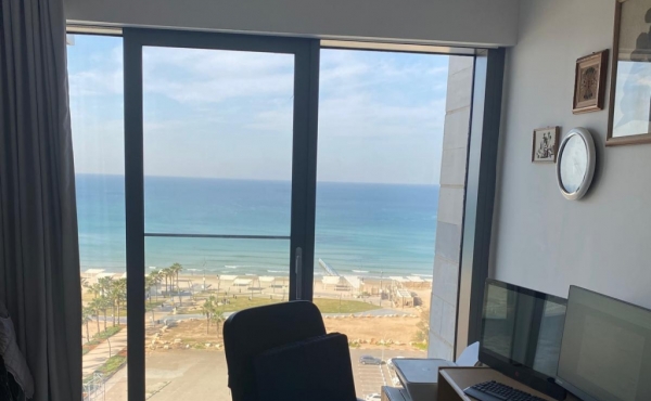 Hadera 3 rooms Sea view Mamad Pool Gym Storage Parking For sale