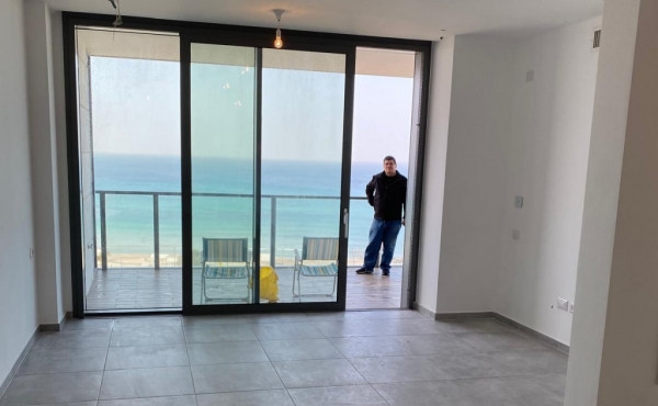 Hadera 3 rooms Sea view Mamad Pool Gym Storage Parking For sale