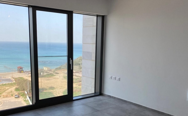 Hadera 3 rooms Sea view Mamad Pool Gym Storage Parking For sale