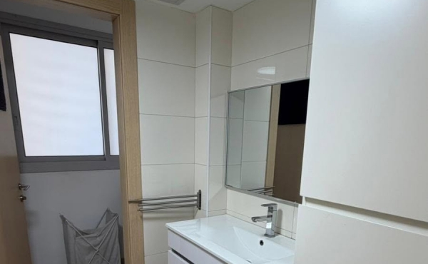 Downtown  Netanya 4 rooms 112 m2 Terrace 14m2 Lift Parking Storage